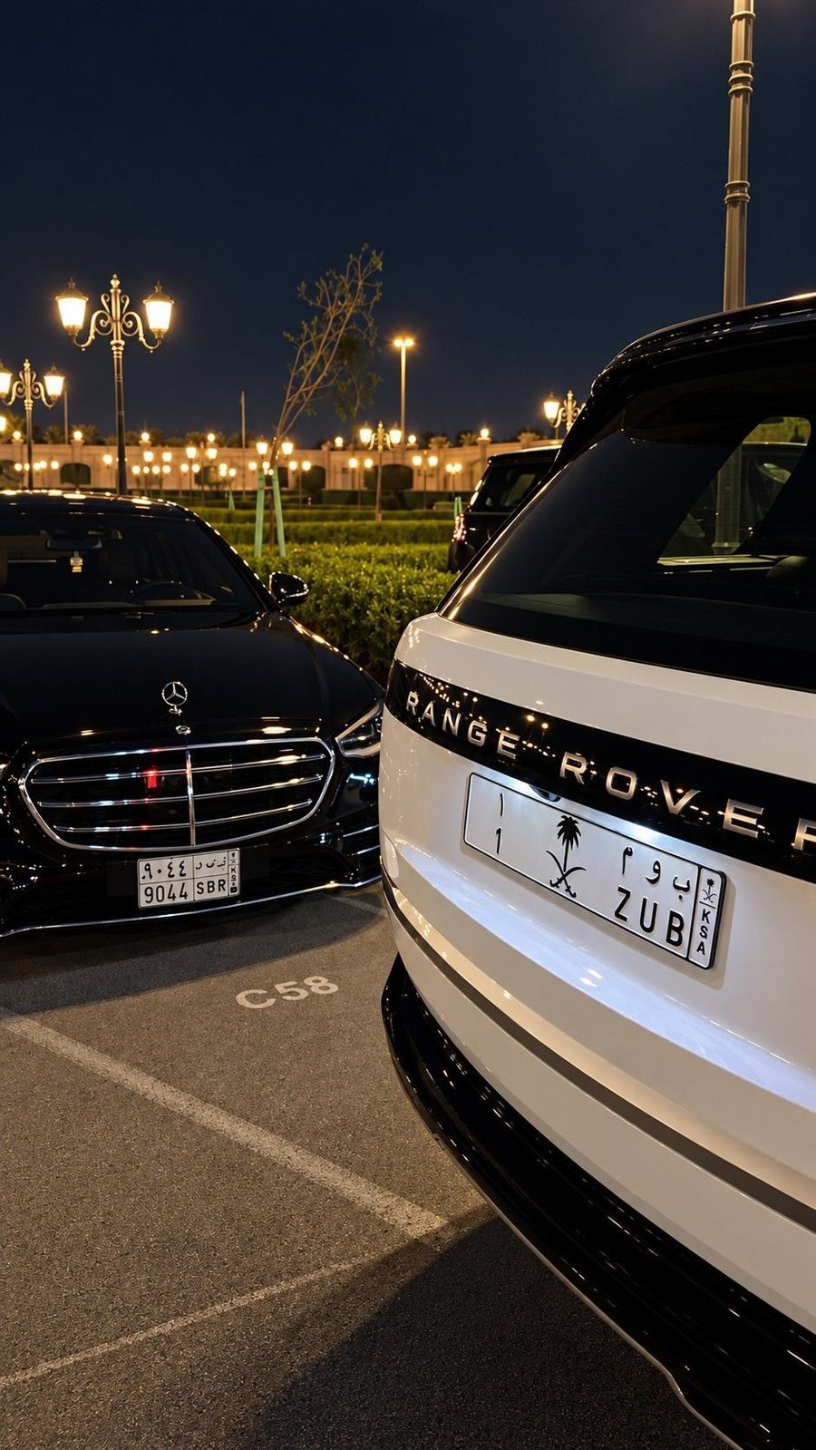 رينج روفر ليلًا